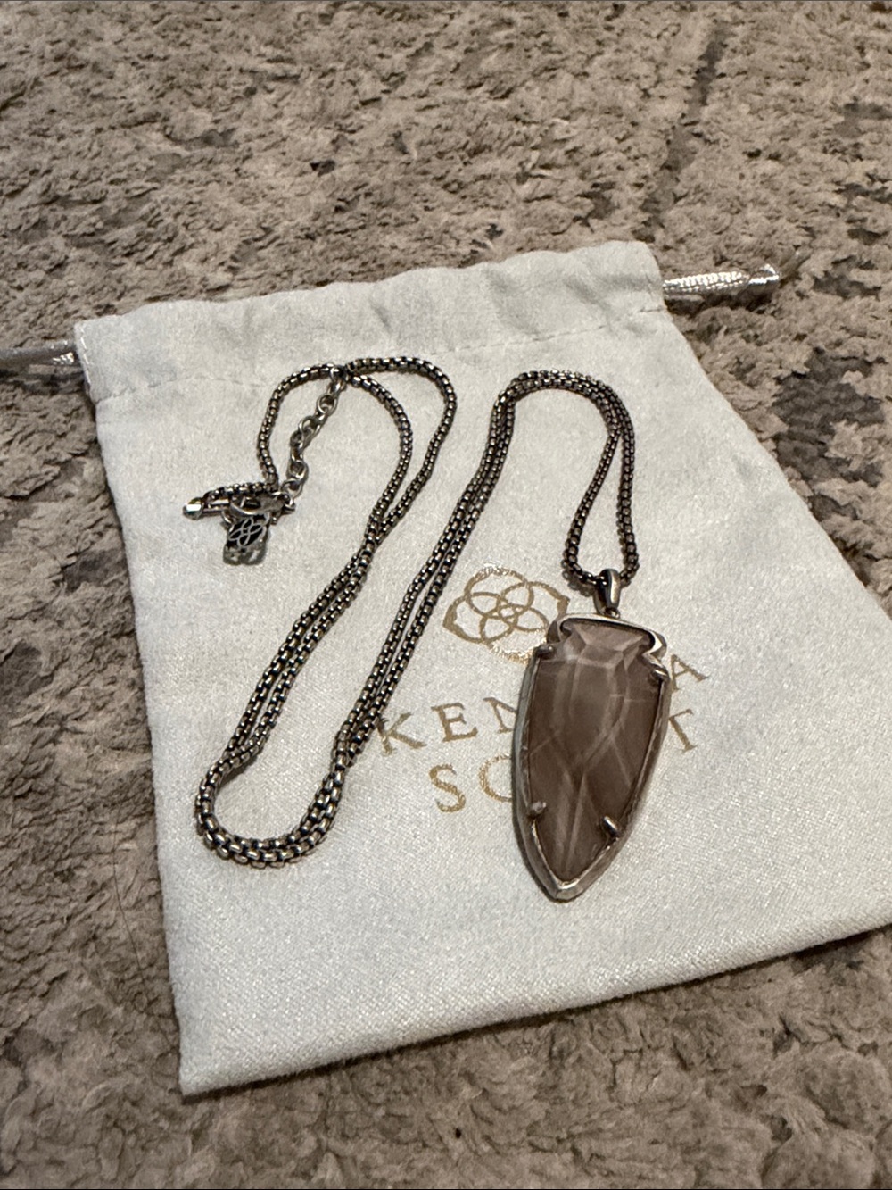 Kendra Scott Taupe Arrowhead Pendant Necklace